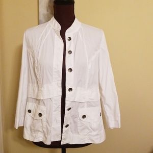 Chico's white jacket with 3/4 length sleeves.